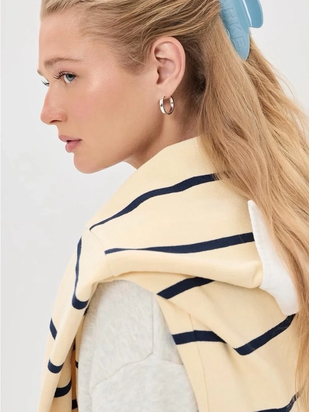PARKE Blue Hair Claw Clip Frosting